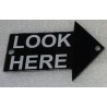 PL0011 - "LOOK HERE" 2 METHACRYLATE LEFT ARROW. (6,5x11,2 cm - Inch 2,56x4,41)
